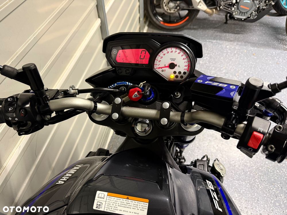 Yamaha FZ8 - 11