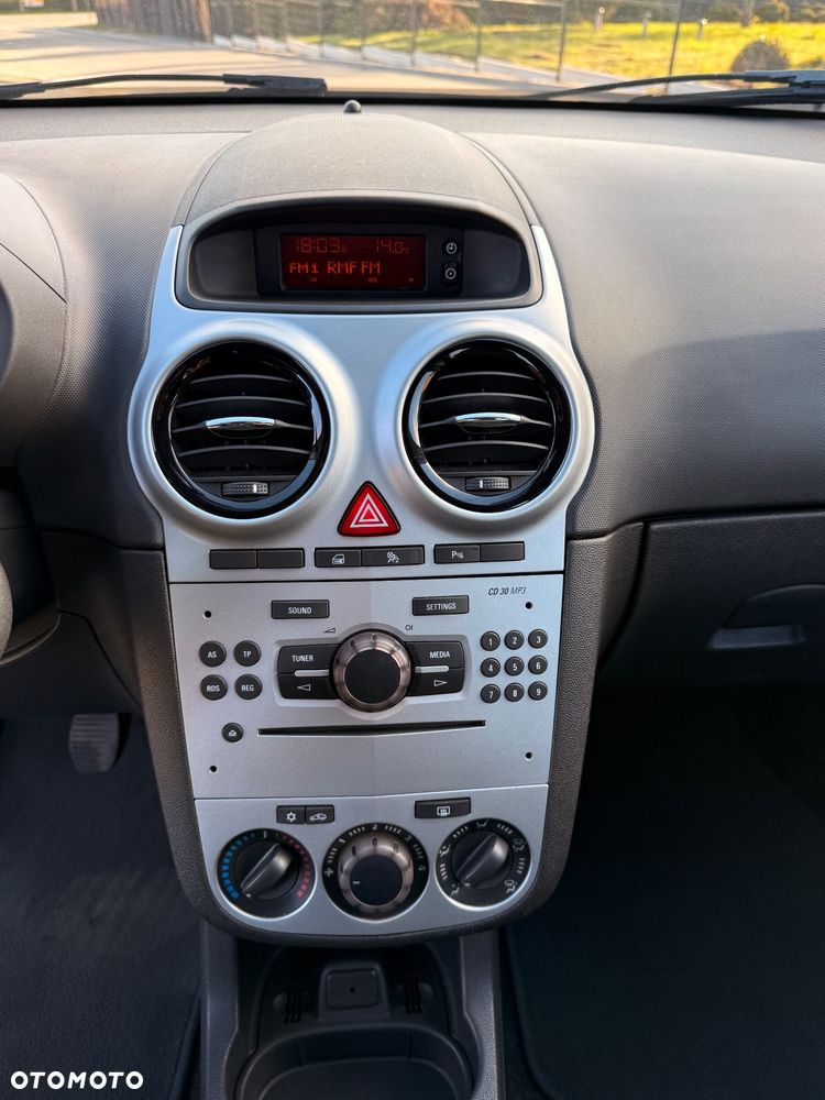 Opel Corsa 1.4 16V Cosmo - 30