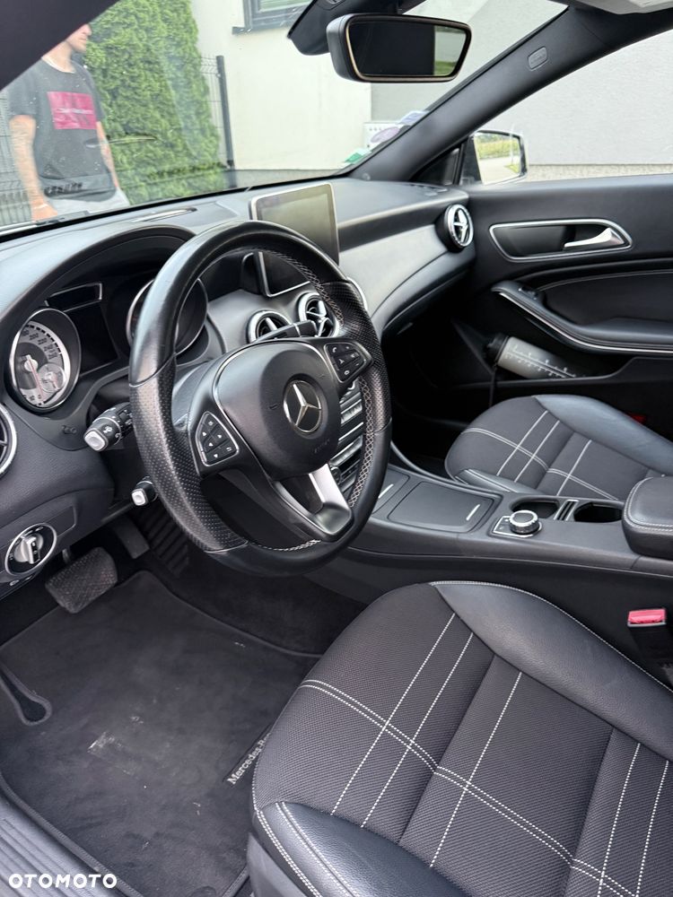 Mercedes-Benz CLA 200 7G-DCT - 15