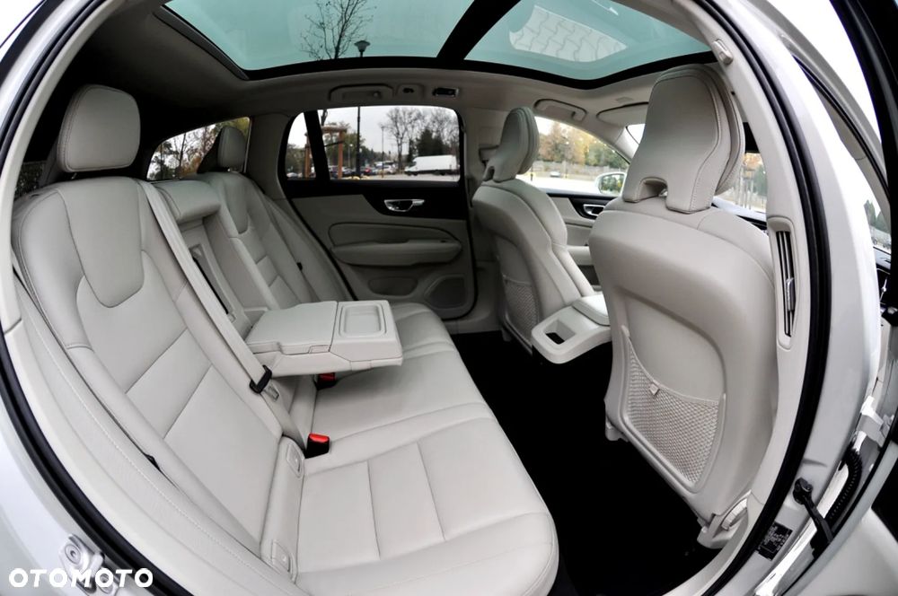Volvo V60 B4 D Geartronic Momentum Pro - 24