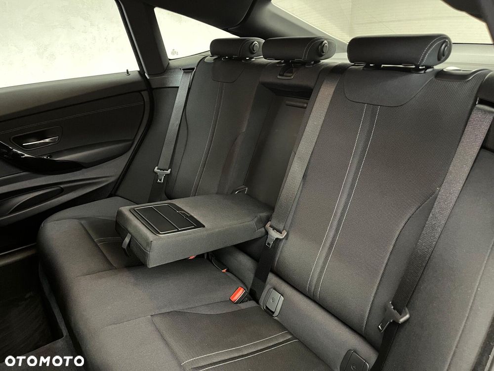 BMW Seria 3 318d Advantage - 29