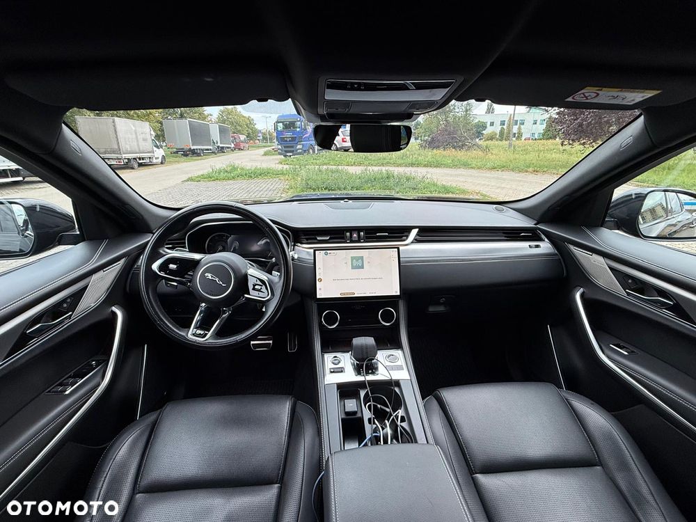 Jaguar F-Pace 2.0 P250 mHEV AWD R-Dynamic SE - 11