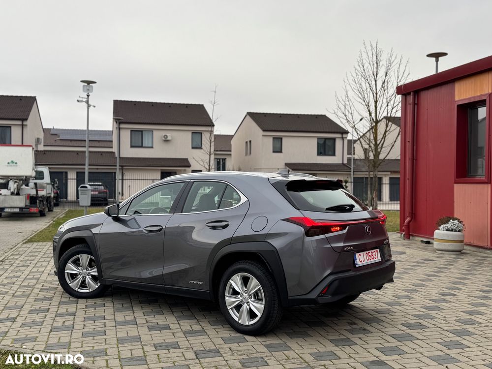 Lexus UX 250h FWD Business - 17