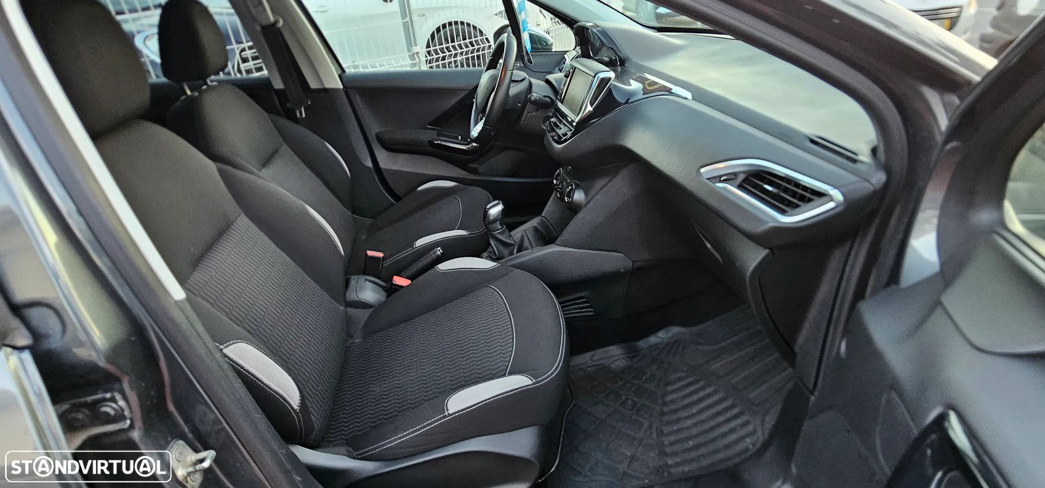 Peugeot 208 1.4 HDi SE Style - 7