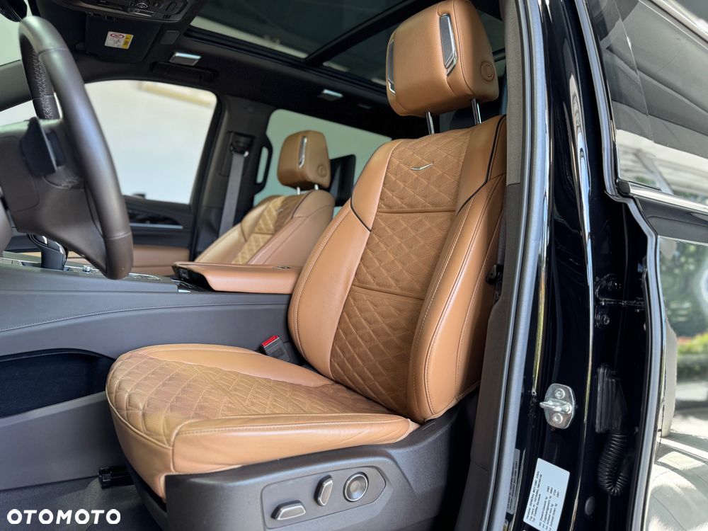 Cadillac Escalade - 17