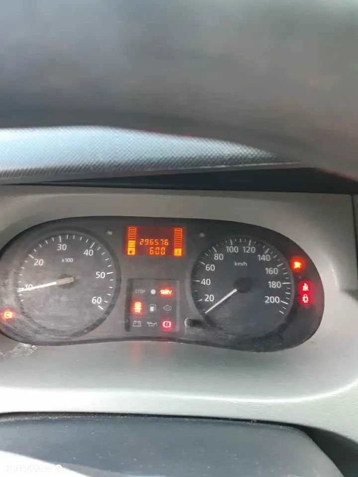 Nissan Primaster - 9