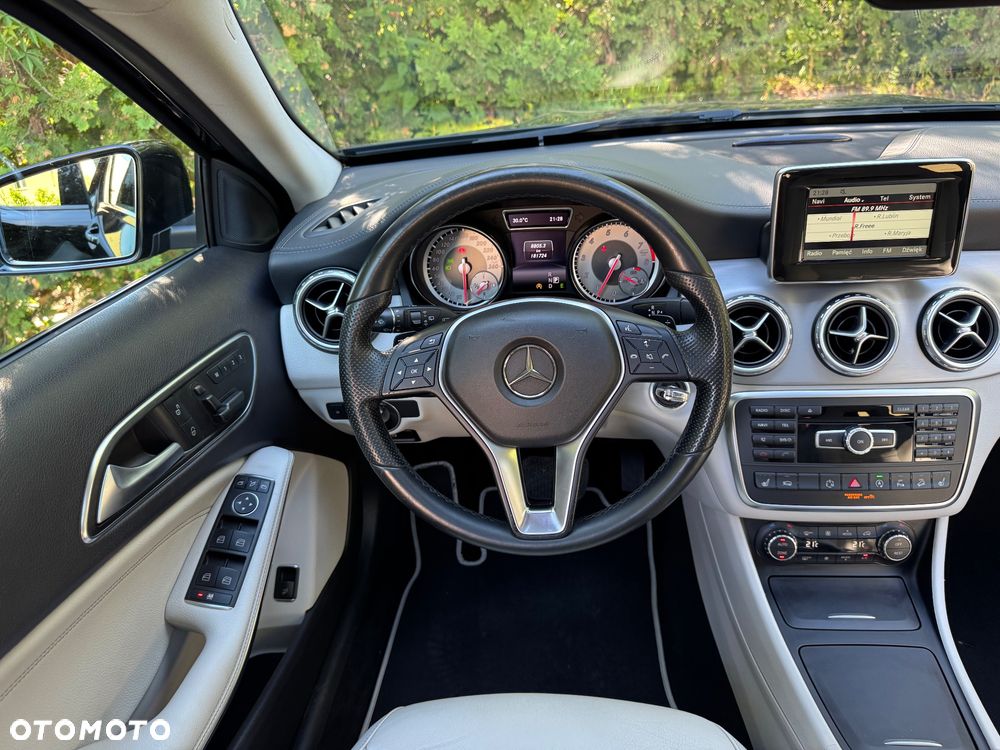 Mercedes-Benz GLA 250 4Matic 7G-DCT AMG Line - 23