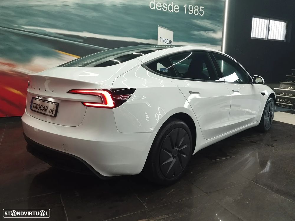 Tesla Model 3 2026 photo 3