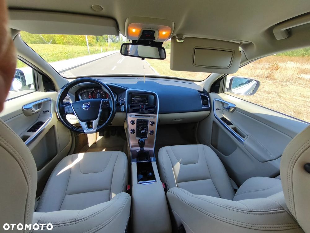 Volvo XC 60 D4 Momentum - 9