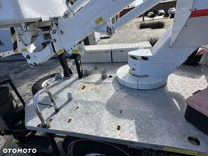 Land Rover Defender - 19