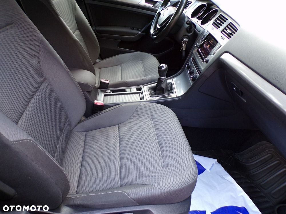 Volkswagen Golf - 25