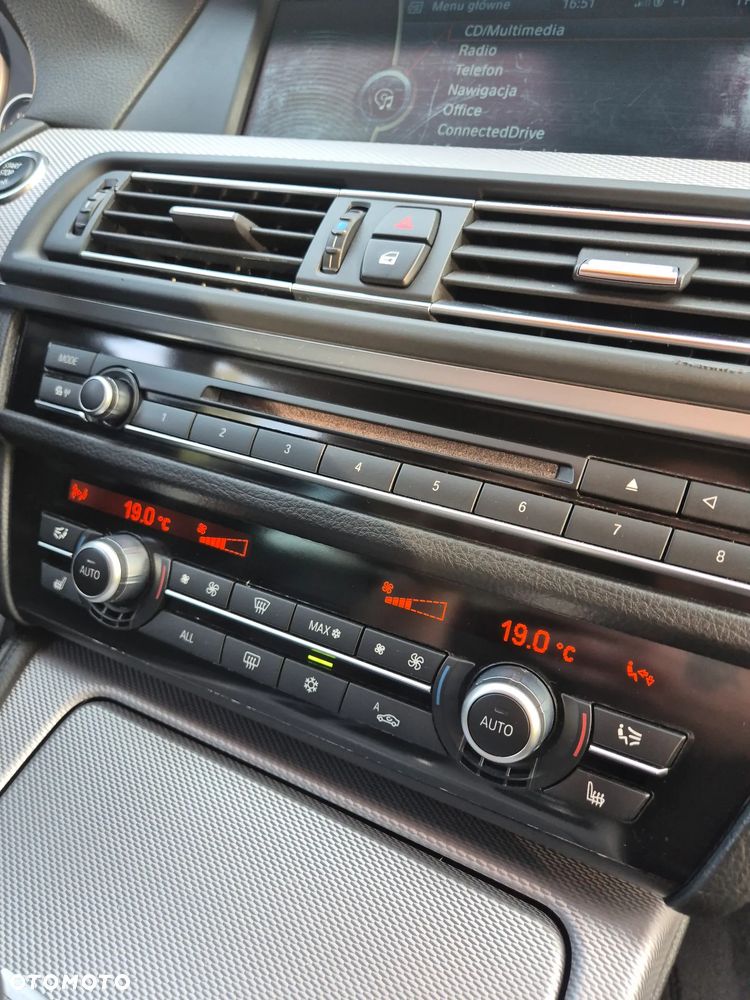 BMW Seria 5 523i Sport-Aut - 17