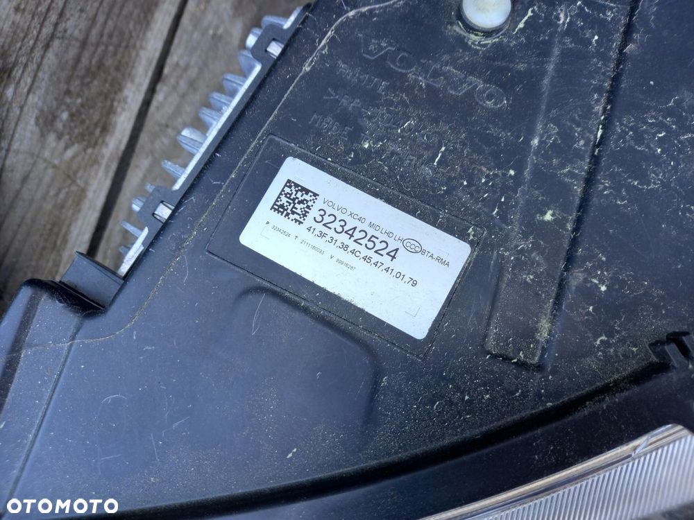 VOLVO XC40 II PRAWA LAMPA PRZÓD 32342525 32342524 LED MID 22r - 6
