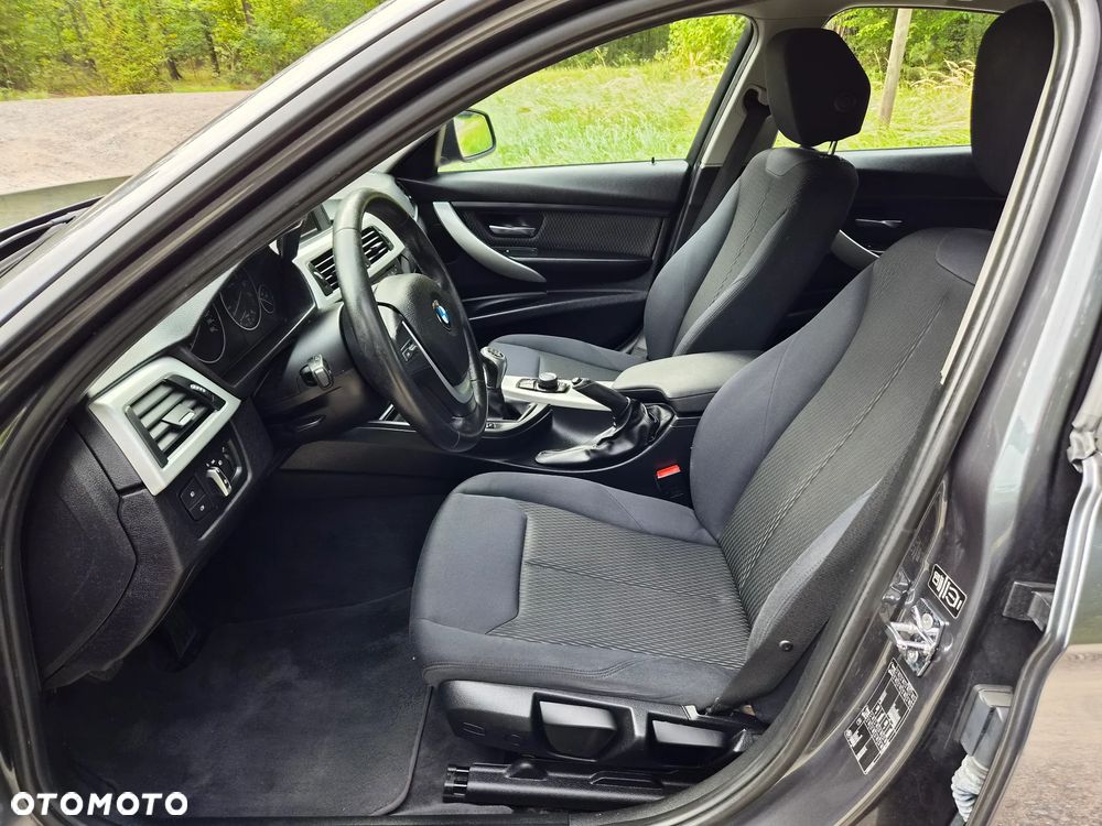 BMW Seria 3 320i - 16