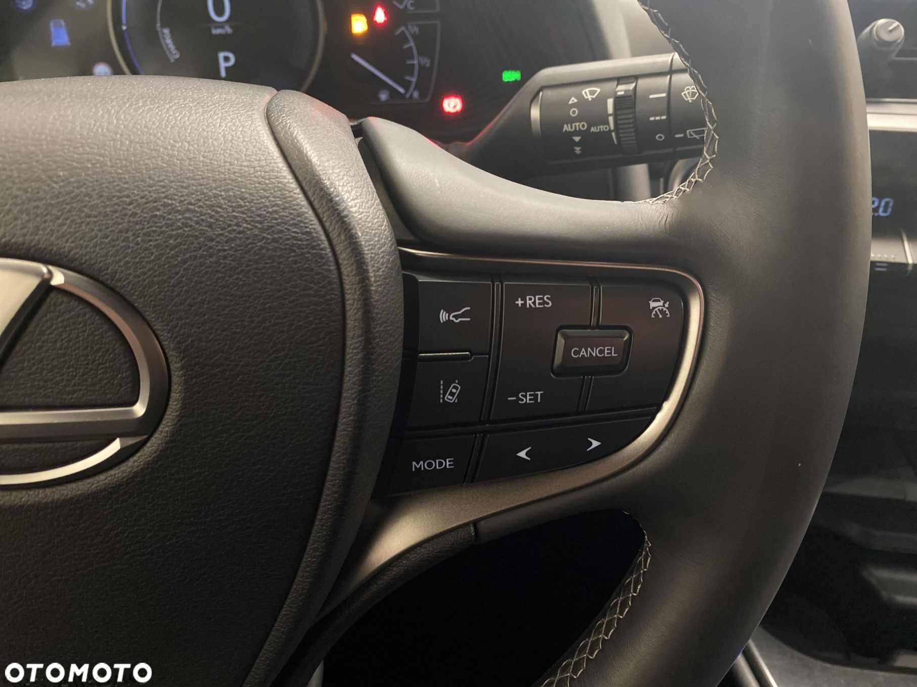 Lexus UX 250h GPF F Impression 2WD - 14
