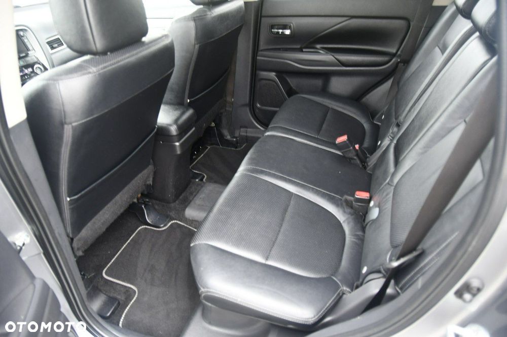 Mitsubishi Outlander - 19