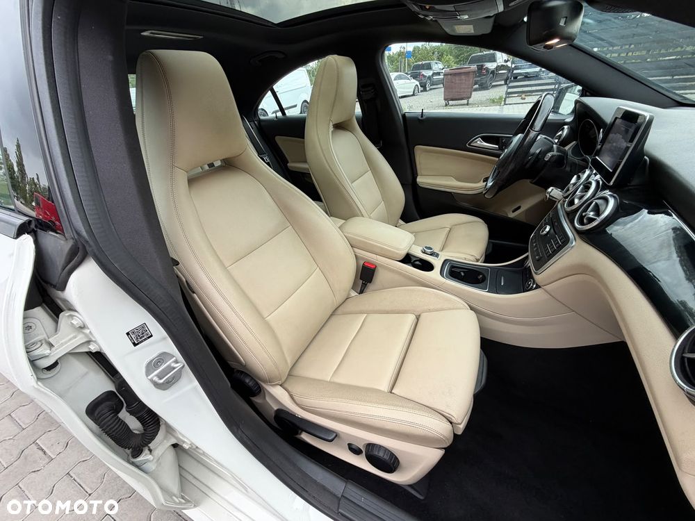 Mercedes-Benz CLA 250 7G-DCT AMG Line - 15