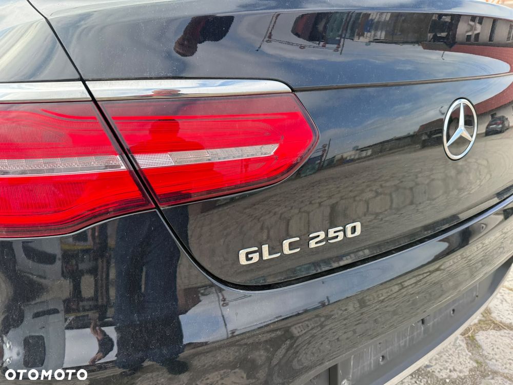 Mercedes-Benz GLC 250 4Matic 9G-TRONIC AMG Line - 35