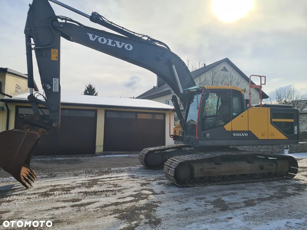 Volvo EC 250 El - 9