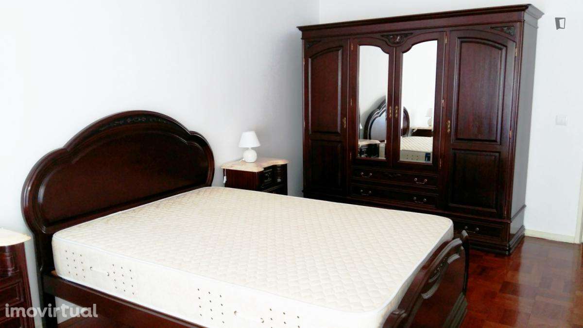 Quarto - localizado em Linda-a-Velha Lisbon - Grande imagem: 5/20
