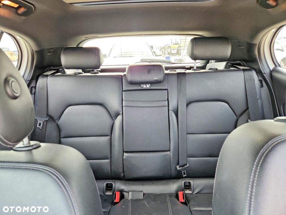 Mercedes-Benz GLA - 12