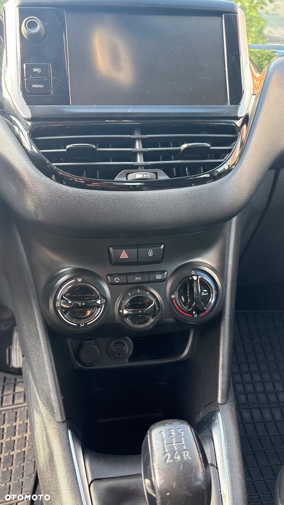 Peugeot 208 - 11