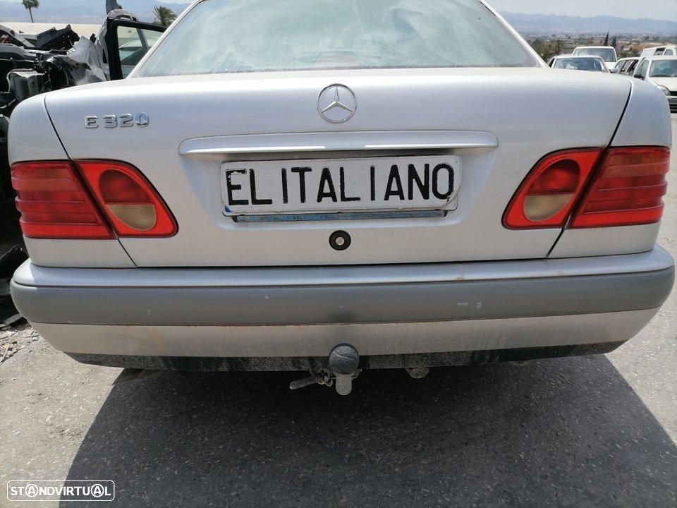 PÁRA-BRISAS MERCEDES-BENZ CLASE E BM 210 BERLINA - 1