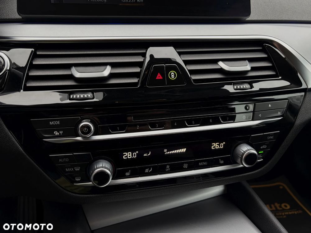 BMW Seria 5 520d - 34