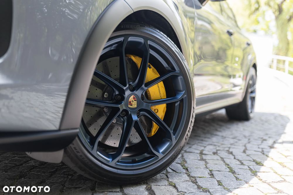 Porsche Cayenne Turbo GT - 4