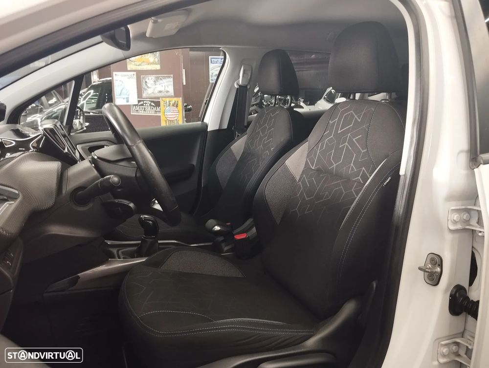 Peugeot 2008 1.2 PureTech Style - 15