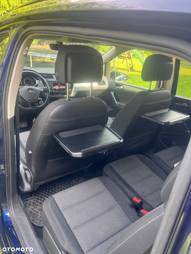 Volkswagen Touran - 12