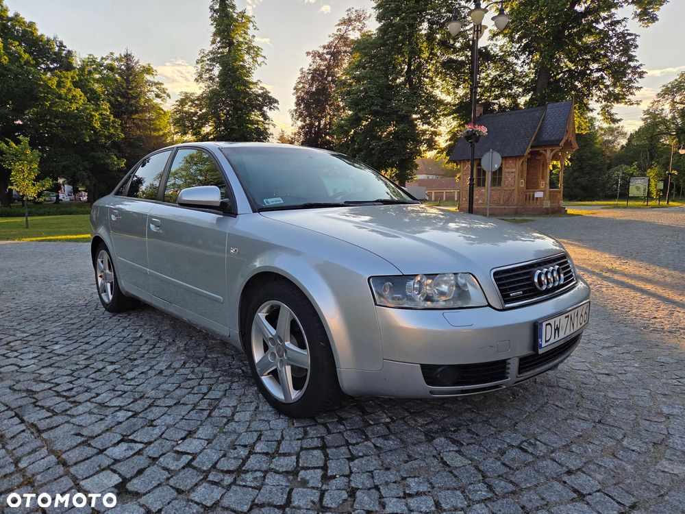 Audi A4 Limousine - 1