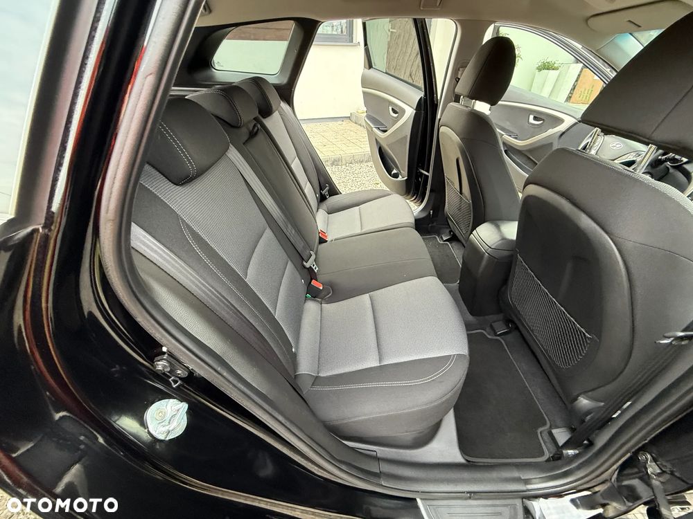 Hyundai i30 blue Kombi 1.6 GDi Passion - 23