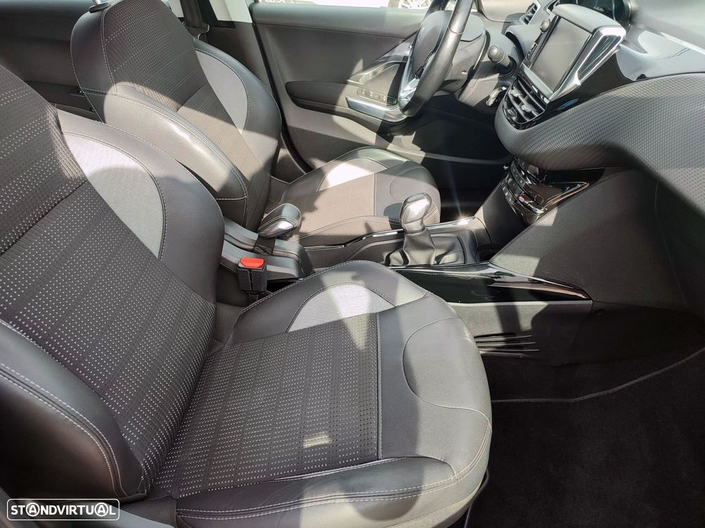 Peugeot 2008 1.2 PureTech Style - 42