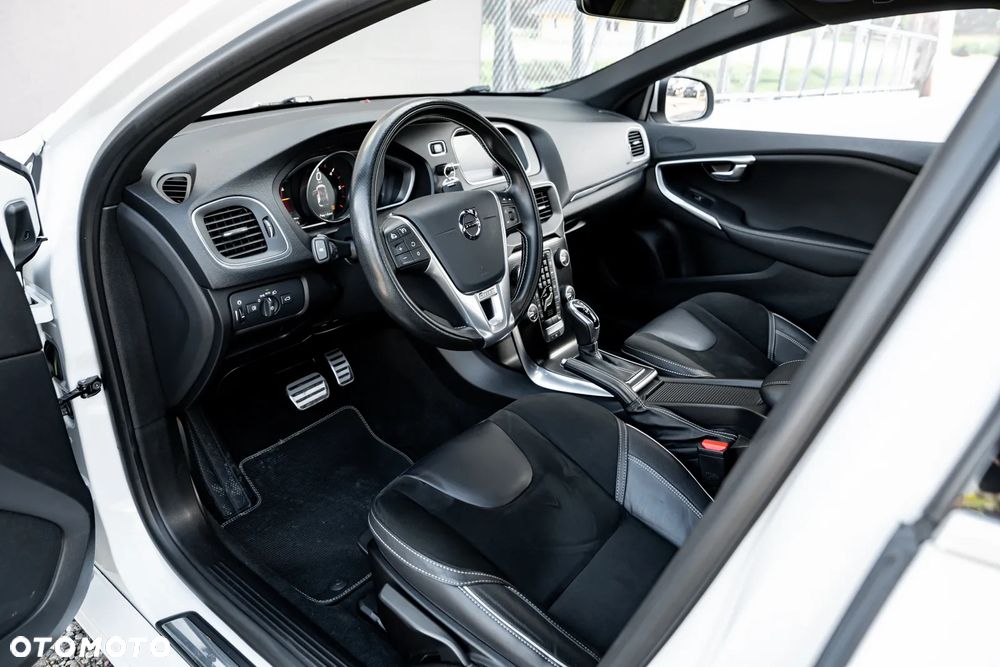 Volvo V40 D3 Geartronic RDesign - 19
