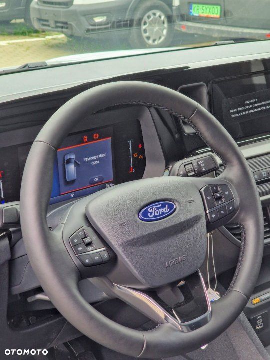 Ford Transit Courier - 8