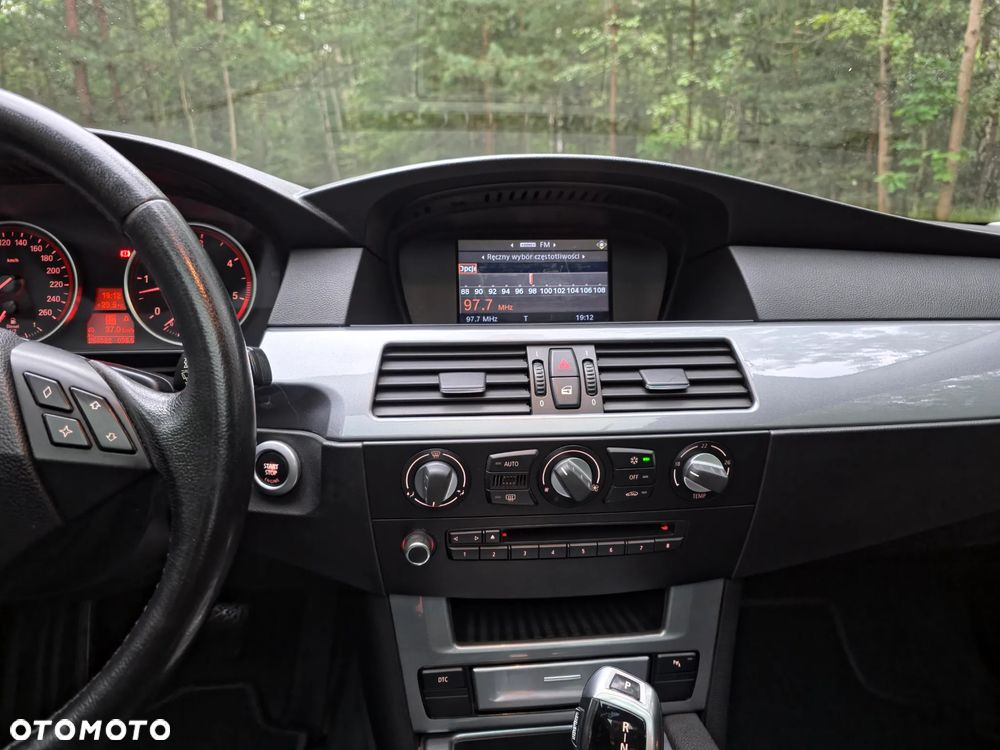 BMW Seria 5 525d Edition Sport - 18
