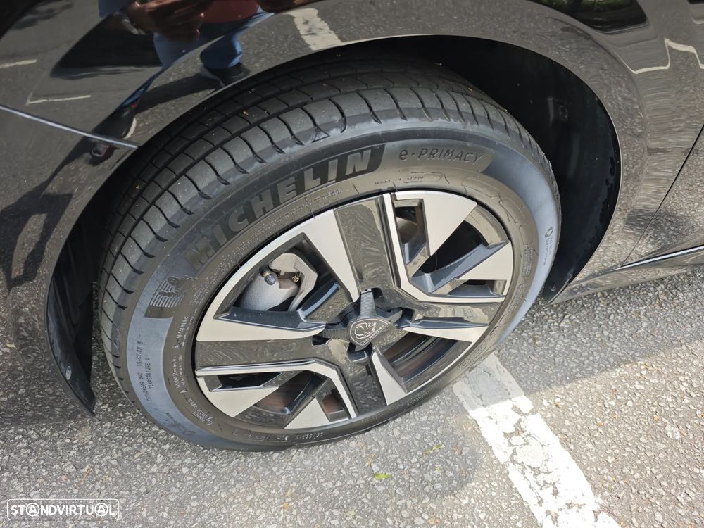 Peugeot e-208 Allure - 32