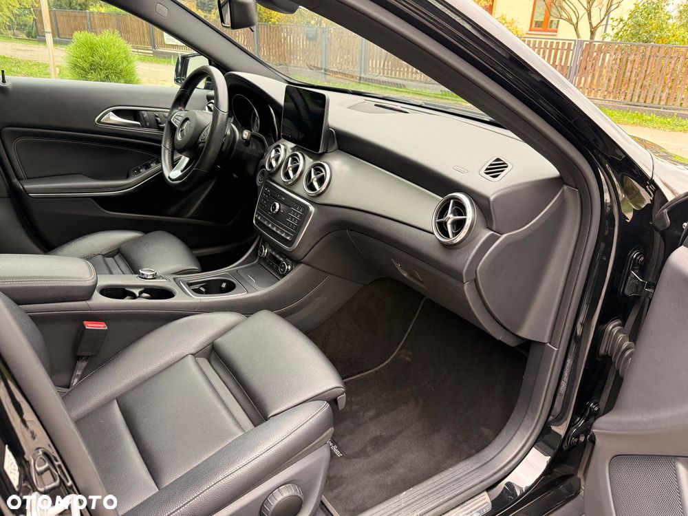 Mercedes-Benz GLA 250 4-Matic AMG Line - 16