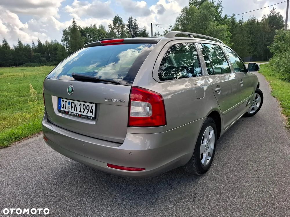 Skoda Octavia 1.6 Combi Style - 10