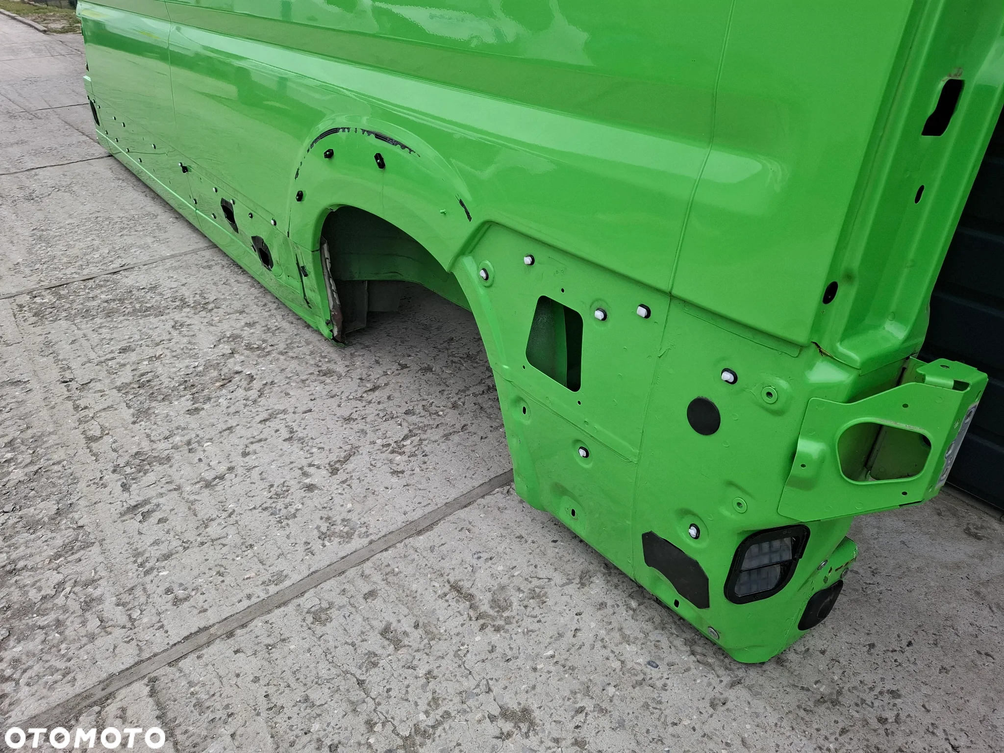 Błotnik Fiat Ducato lewy tył L3H2 rok 2022 delikatnie uszkodzony dół błotnika (zdjęcia) - 5