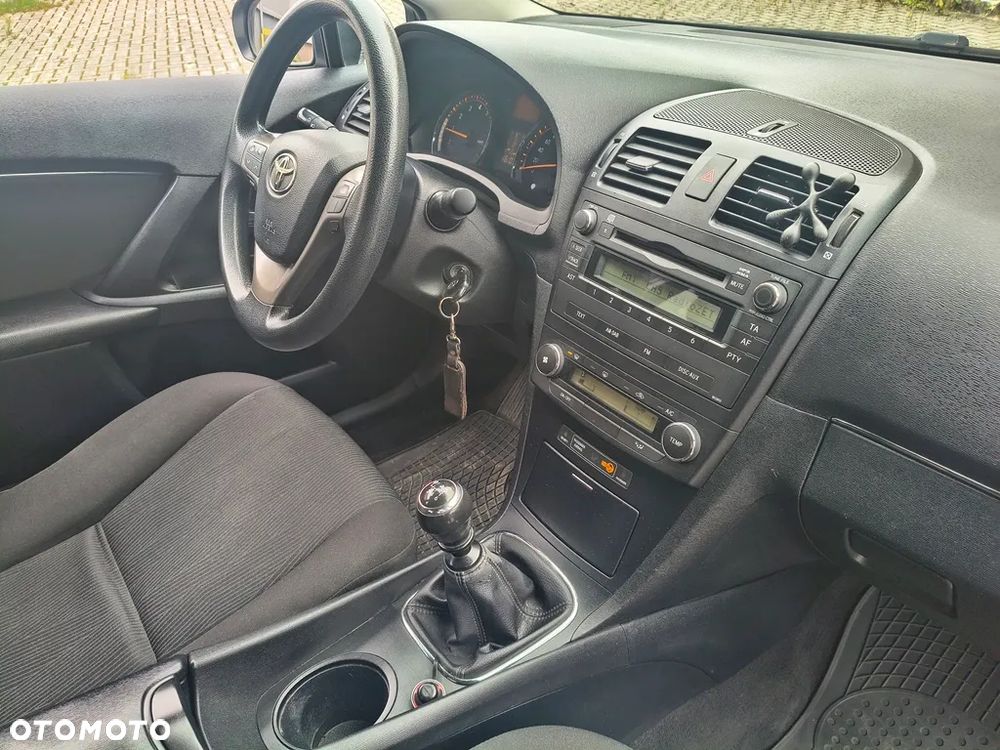 Toyota Avensis 1.6 Active - 14