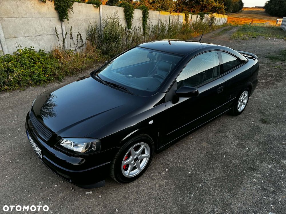 Opel Astra 2.2 Sport - 1
