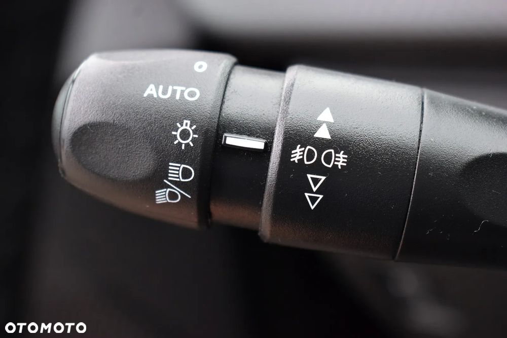 Peugeot 2008 1.2 PureTech Active S&S - 28