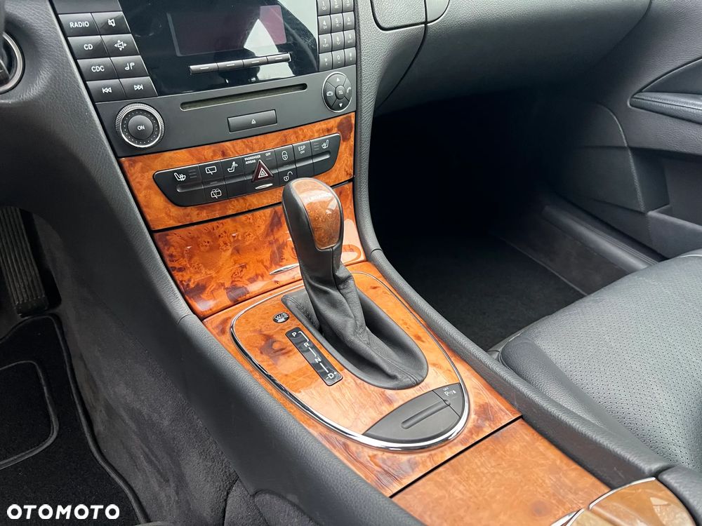 Mercedes-Benz Klasa E 320 T Elegance - 25