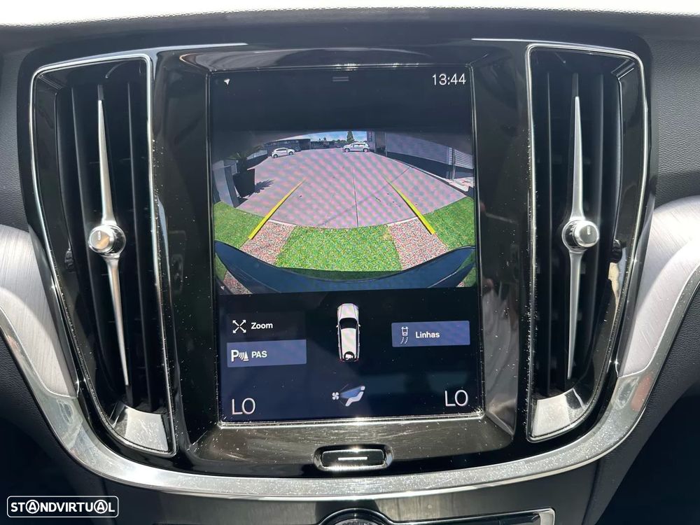 Volvo V60 2.0 D3 Momentum Plus - 36