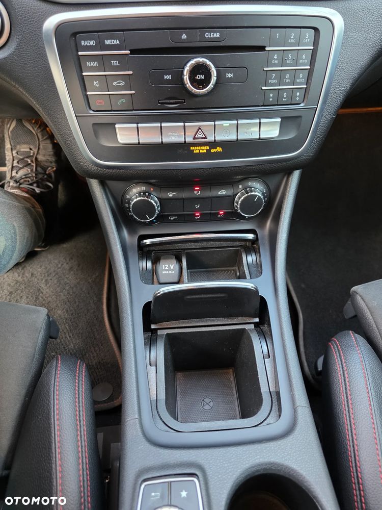 Mercedes-Benz CLA 180 7G-DCT AMG Line - 33