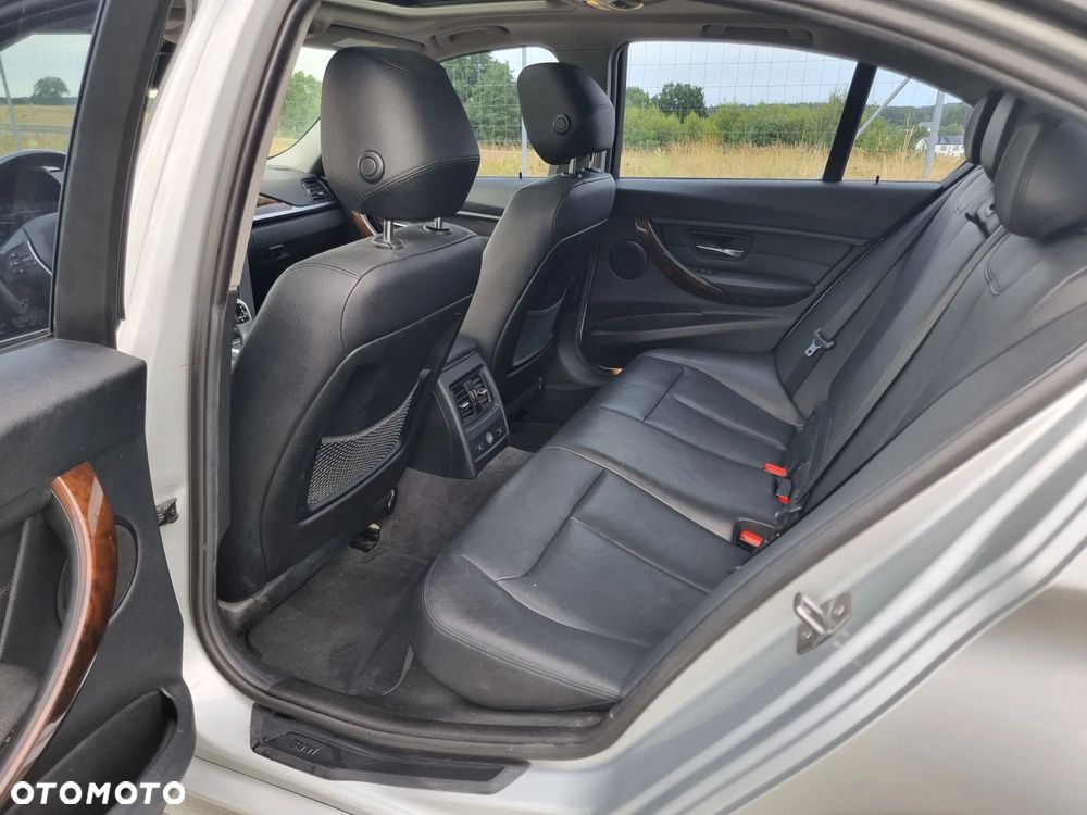 BMW Seria 3 328i xDrive - 13