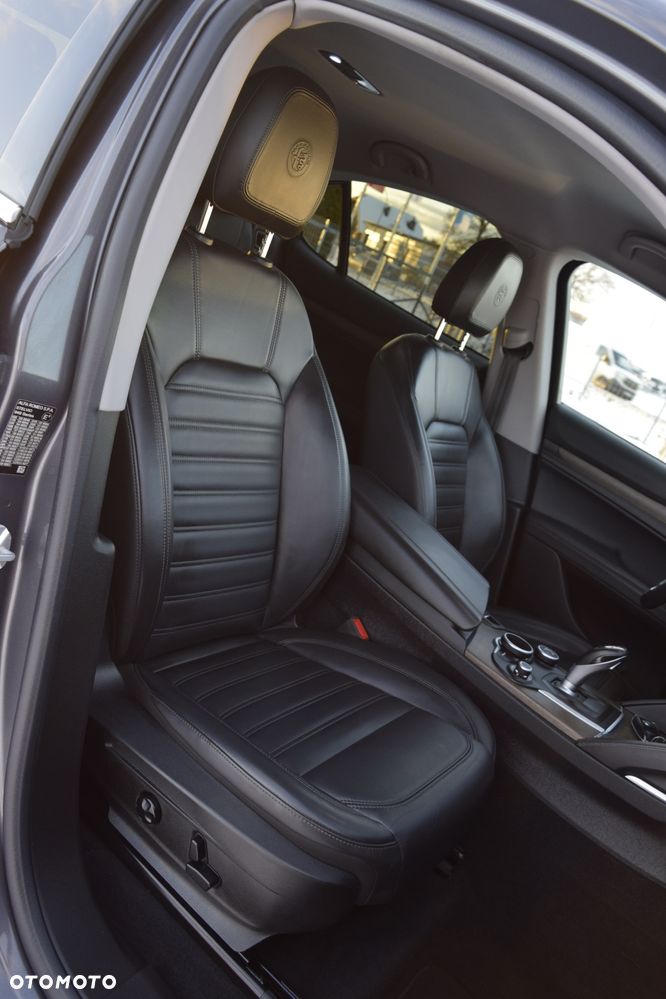 Alfa Romeo Stelvio 2.0 Turbo 16V AT8-Q4 Tributo Italiano - 13