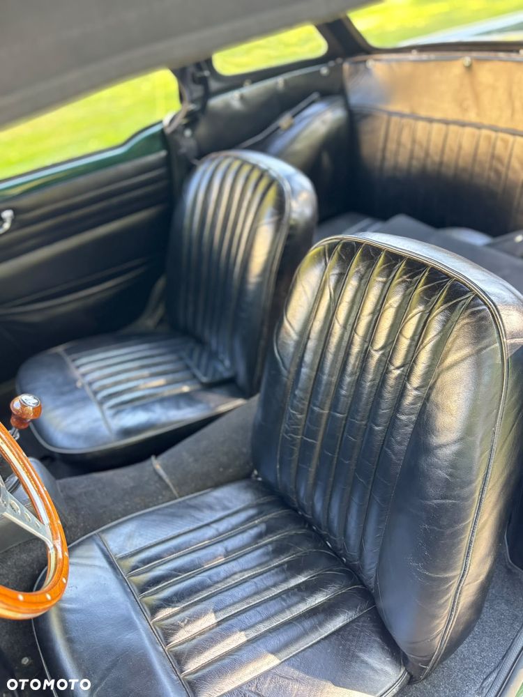 Triumph TR4 - 12